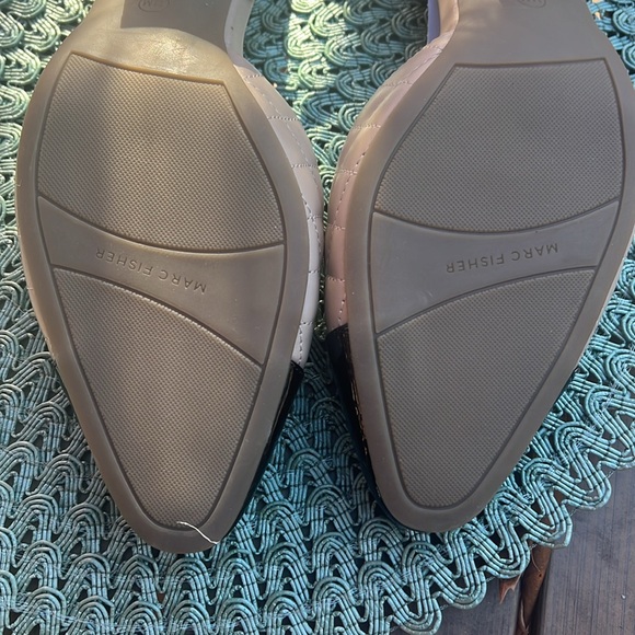 NWT size 11 Marc Fisher Slingback Pumps. Color: Natural, Black - Picture 8 of 9